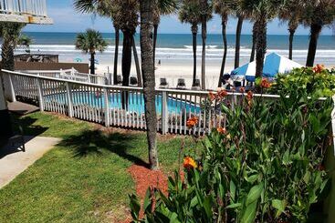 هتل Flamingo Inn Beachfront