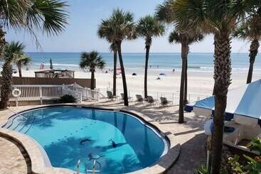 هتل Flamingo Inn Beachfront