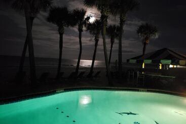 هتل Flamingo Inn Beachfront