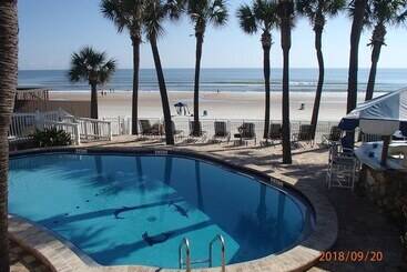 هتل Flamingo Inn Beachfront