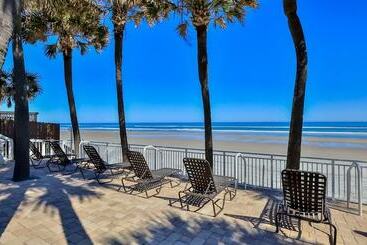 هتل Flamingo Inn Beachfront