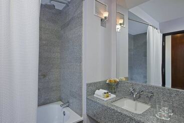 هتل Four Points By Sheraton Los Angeles