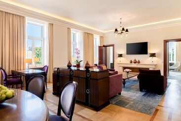 Grand Hotel Vilnius, Curio Collection By Hilton
