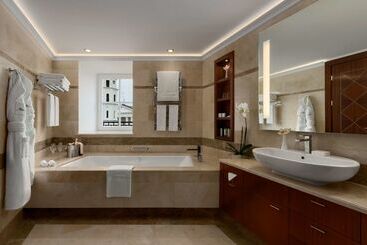 Grand Hotel Vilnius, Curio Collection By Hilton