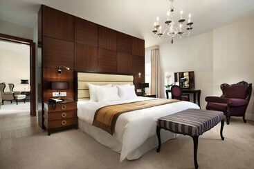 Grand Hotel Vilnius, Curio Collection By Hilton