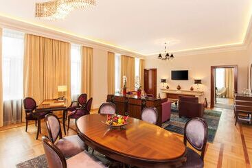 Grand Hotel Vilnius, Curio Collection By Hilton