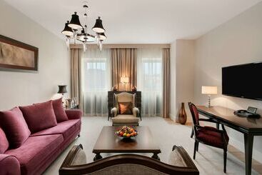 Grand Hotel Vilnius, Curio Collection By Hilton