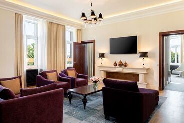 Grand Hotel Vilnius, Curio Collection By Hilton