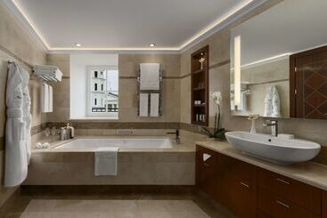 Grand Hotel Vilnius, Curio Collection By Hilton