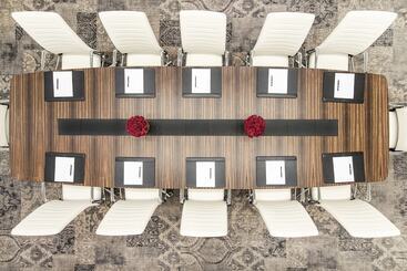 Grand Hotel Vilnius, Curio Collection By Hilton