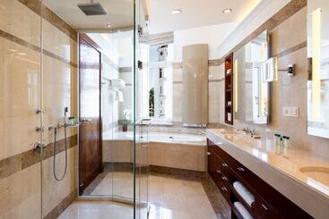 Grand Hotel Vilnius, Curio Collection By Hilton