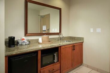 هتل Hampton Inn & Suites Salem, Or