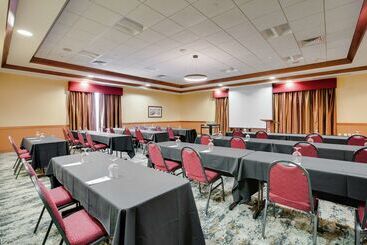 هتل Hilton Garden Inn Milwaukee Airport