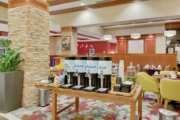 هتل Hilton Garden Inn Milwaukee Airport