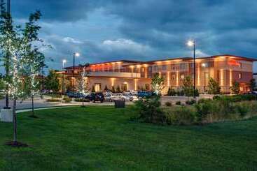 هتل Hilton Garden Inn Milwaukee Airport
