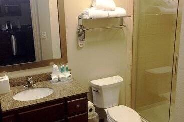 هتل Holiday Inn Express & Suites Sioux Falls Southwest, An Ihg