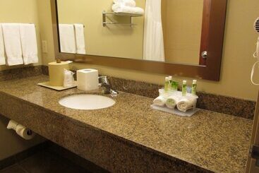 هتل Holiday Inn Express & Suites Sioux Falls Southwest, An Ihg