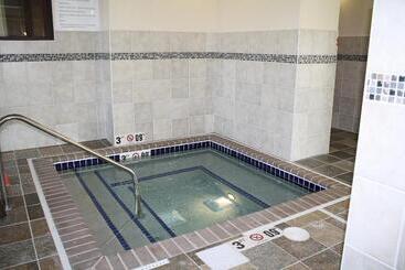 هتل Holiday Inn Express & Suites Sioux Falls Southwest, An Ihg