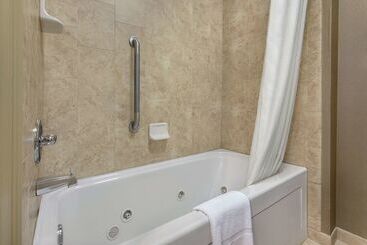 هتل Homewood Suites By Hilton Fort Smith