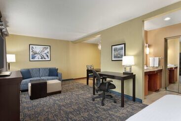 هتل Homewood Suites By Hilton Fort Smith