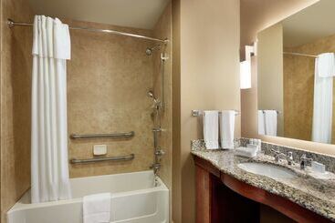 هتل Homewood Suites By Hilton Fort Smith