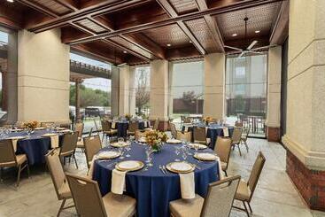 هتل Homewood Suites By Hilton Fort Smith