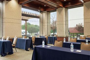 هتل Homewood Suites By Hilton Fort Smith