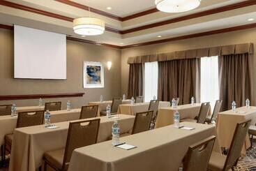 هتل Homewood Suites By Hilton Fort Smith