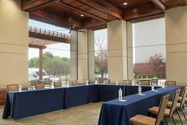 هتل Homewood Suites By Hilton Fort Smith