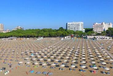 هتل International Beach