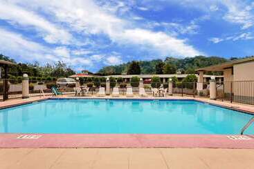 هتل Knights Inn Madison Heights