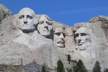 هتل Magnuson Grand Rushmore View