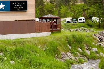 هتل Magnuson Grand Rushmore View