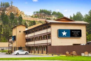 هتل Magnuson Grand Rushmore View