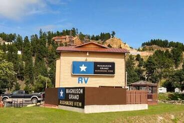 هتل Magnuson Grand Rushmore View