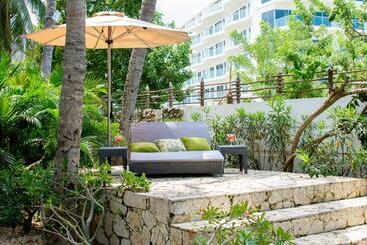 هتل Cartagena Karmairi - Adults Only