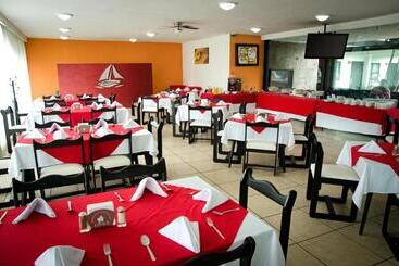 Отель Expo Plaza Business And Family Guadalajara