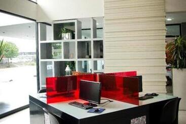 Отель Expo Plaza Business And Family Guadalajara