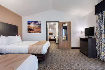 هتل Quality Inn & Suites