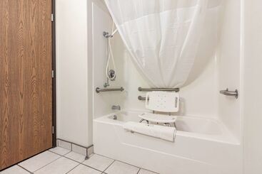 هتل Quality Inn & Suites