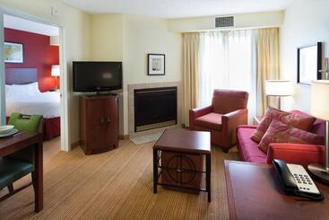 هتل Residence Inn By Marriott Fort Collins