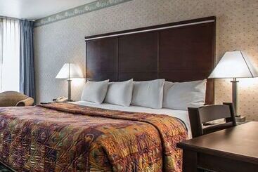 هتل Rodeway Inn Oceanside Marina