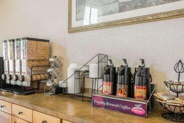 هتل Rodeway Inn Oceanside Marina