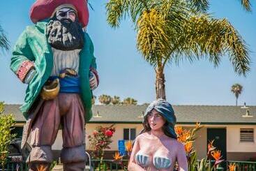 هتل Rodeway Inn Oceanside Marina