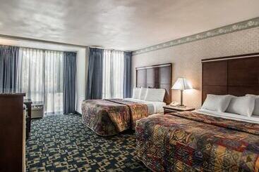 هتل Rodeway Inn Oceanside Marina