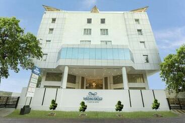 Отель Shravanti Sarovar Portico Bengaluru