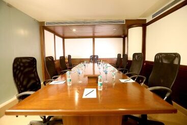 Отель Shravanti Sarovar Portico Bengaluru