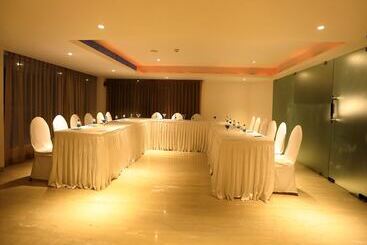 בית מלון כפרי Shravanti Sarovar Portico Bengaluru