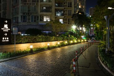 The La Hotel 新世界伟瑞酒店