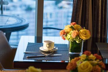The La Hotel 新世界伟瑞酒店